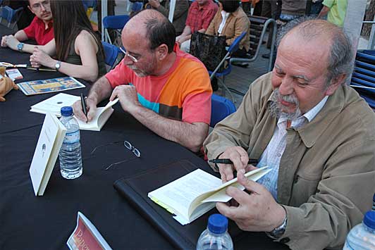 Quilo Martinez firma libros