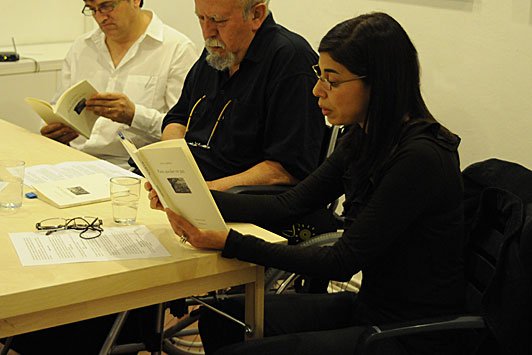 Ara&iacute;s Sierra recitando los poemas de Quilo Mart&iacute;nez.